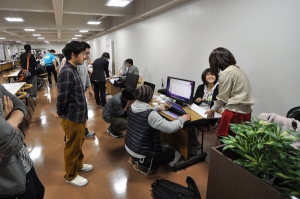 談笑しつつ準備進行中